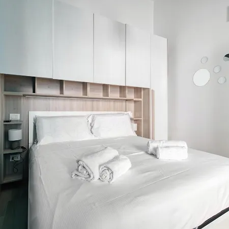 Domusmi Tadino 30 Milan